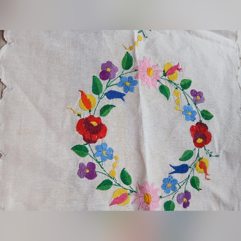 Vintage Handmade Embroidered Table Runner - Picture 4 of 7